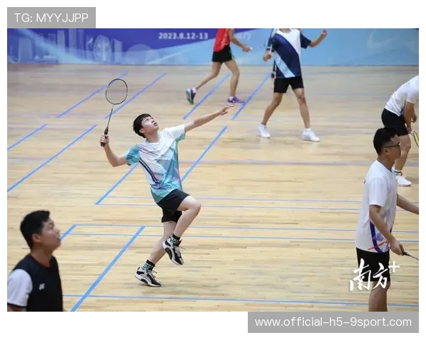 羽毛球反手劈杀成制胜一招