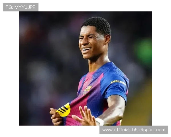 拉什福德反击中变向过人，射门被门将奋力挡出